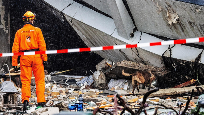 Bűncselekmény miatt robbanhatott fel az emeletes lakóház Hágában