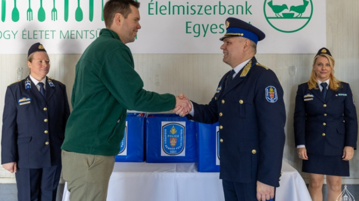 Kilenc tonnát gyűjtöttek össze a budapesti a rendőrök