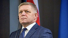 Robert Fico szerint pénzt ajánlott Volodimir Zelenszkij, hogy támogassa az ukrán NATO-tagságot