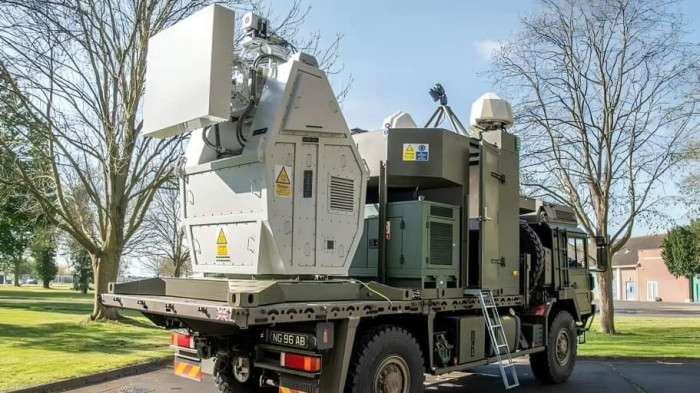 Félelmetes, új fegyvere van a brit hadseregnek - videó