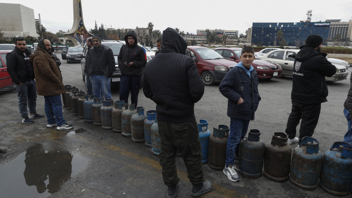 Elhagyta Libanont az Aszad-család egy háborús bűnökkel vádolt tagja