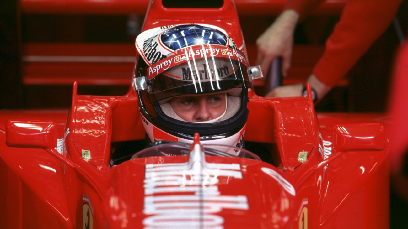 Michael Schumacher lors du grand prix dItalie Ă  Imola en avril 1999. (Photo by Gianni GIANSANTI/Gamma-Rapho via Getty Images)