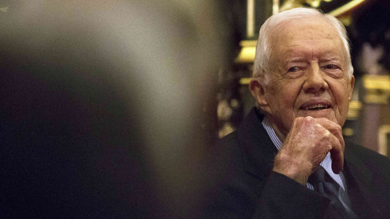 LONDON, ENGLAND - FEBRUARY 3: Former U.S. President Jimmy Carter receives applause after delivering a lecture on the eradication of the Guinea worm, at the House of Lords on February 3, 2016 in London. (Photo by Neil Hall-WPA Pool/Getty Images)