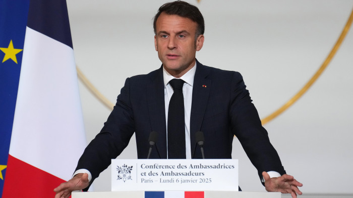 Szakértő: még megingathatatlan Emmanuel Macron pozíciója, de nem biztos, hogy sokáig