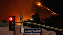 Felcsillant a remény a lángok megfékezésére - videós helyszíni beszámoló a Los Angeles körül tomboló erdőtüzekről    