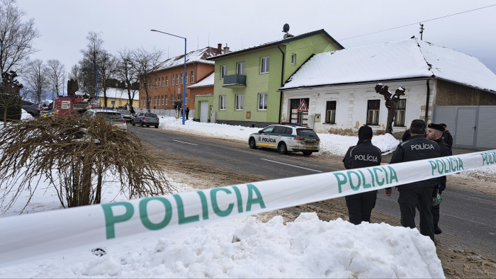 18 éves diák késelt egy szlovákiai gimnáziumban, halottak