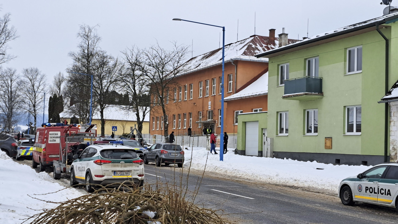 A mentőalakulat tagjai a kelet-szlovákiai Szepesófalu (Spisska Stara Ves) középiskolája előtt 2025. január 16-án, miután egy 18 éves diák késsel társaira és egy tanárra támadt az intézményben. Két ember életét vesztette, többen megsebesültek, az egyikük életveszélyesen. A támadót elfogta a rendőrség.