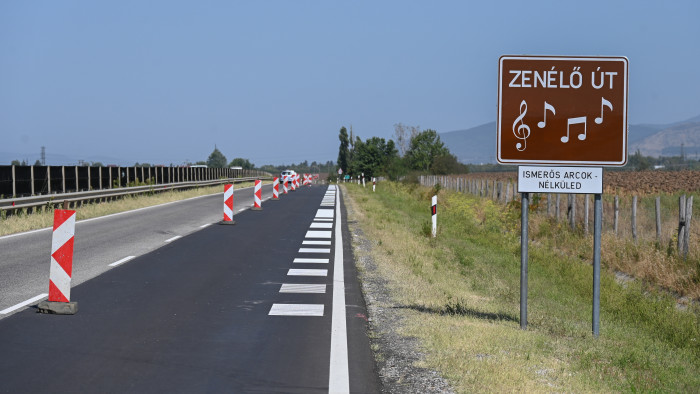 Megérkezett a kormányzati válasz a helybelieket zavaró zenélő út kapcsán