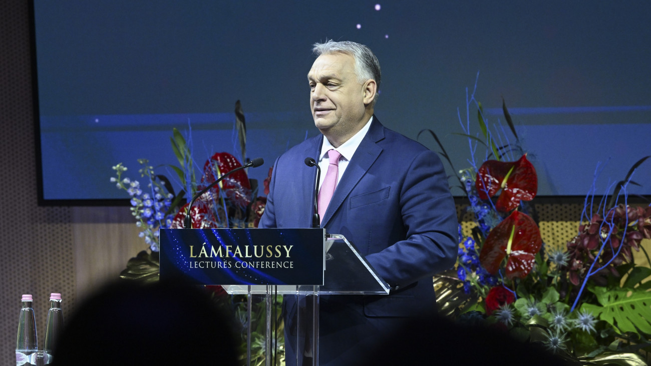 Orbán Viktor miniszterelnök nyitóbeszédet mond a Lámfalussy Konferencián a Magyar Nemzeti Bank Székházában, a Lámfalussy Konferencia Központban 2025. január 27-én.