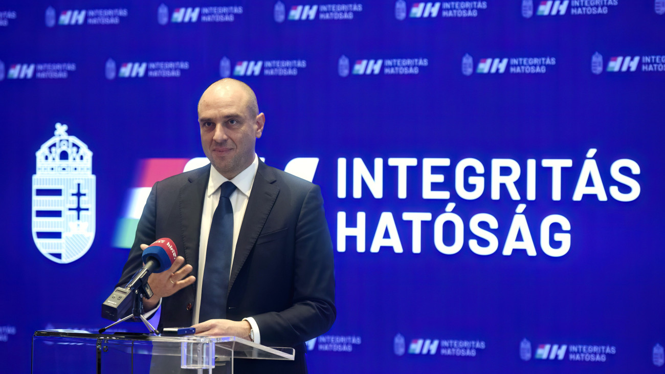 Bíró Ferenc, az Integritás Hatóság elnöke a hatóság idei vagyonnyilatkozati eseti jelentéséről, valamint a szervezet működésének első évéről tartott sajtótájékoztatón a Corinthia Budapest Hotelben 2023. december 7-én.