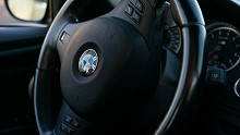 Öt rendőrautót zúzott le a megvadult BMW-s