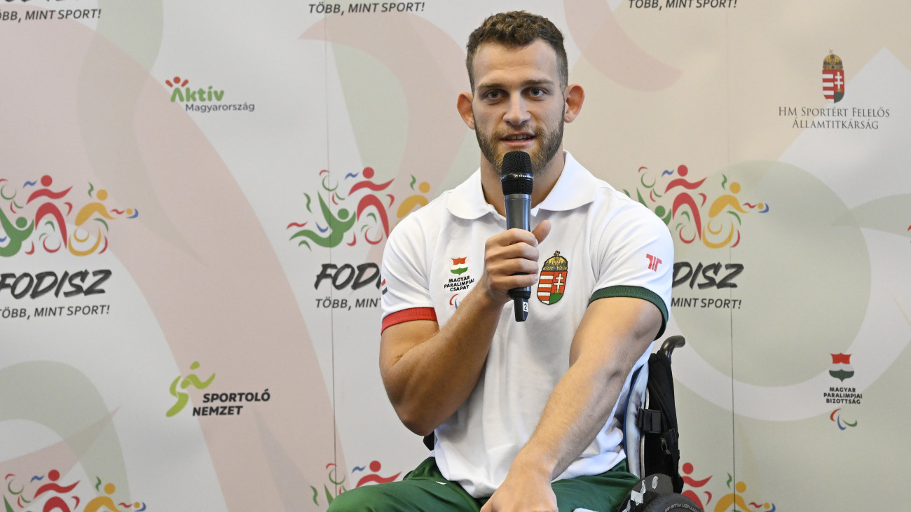 Kiss Péter Pál aranyérmes parakajakozó a Fogyatékosok Országos Diák-, Verseny- és Szabadidősport Szövetségének (FODISZ) tanévnyitó ünnepségén a Magyar Sport Házában 2024.szeptember 13-án.