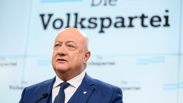 Szűkszavú bejelentés az osztrák kormányalakításról