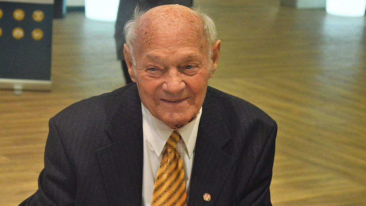 Buzánszky Jenő, az Aranycsapat legendás futballistája születésének 100. évfordulója alkalmából egész éves programsorozat kezdődött a Debreceni Egyetemen.