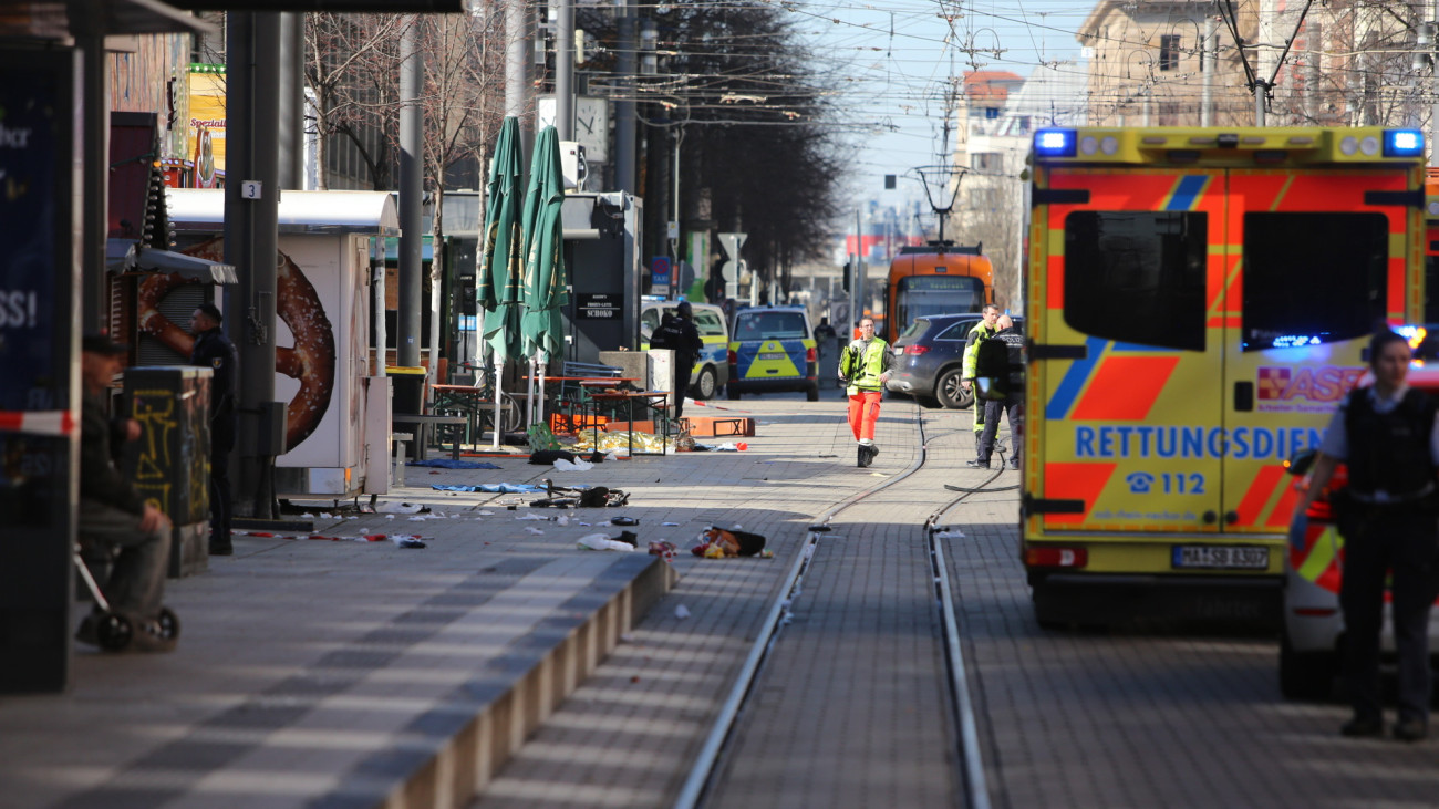 03 March 2025, Baden-WĂźrttemberg, Mannheim: Emergency services and police stand at Paradeplatz in Mannheim after a serious incident. Photo: Dieter Leder/dpa (Photo by Dieter Leder/picture alliance via Getty Images)