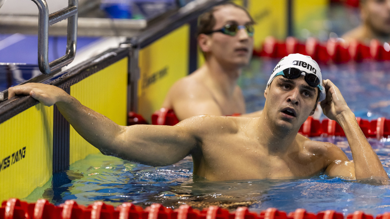 A győztes Németh Nándor a 100 méteres férfi gyorsúszás döntője után az úszók kaposvári rövidpályás országos bajnokságának első napján, 2024.november 6-án.