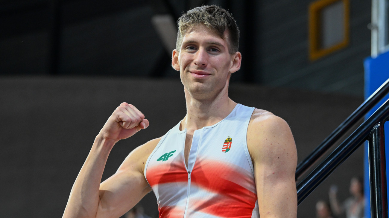 Molnár Attila a férfi 400 méteres síkfutás elődöntője után az apeldoorni fedettpályás atlétikai Európa-bajnokságon 2025. március 7-én. A magyar atléta bejutott a döntőbe.