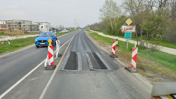 Nagy a baj, már fertőtlenítő szőnyegeket helyeznek ki az M1-es autópályára is