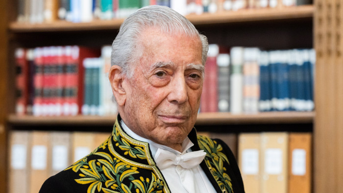 Elhunyt Mario Vargas Llosa Nobel-díjas író