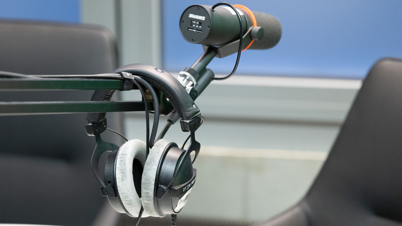 04 April 2025, Saxony, Dresden: A microphone and headphones hang in a podcast studio at the Saxon State and University Library (SLUB). Photo: Sebastian Kahnert/dpa (Photo by Sebastian Kahnert/picture alliance via Getty Images)