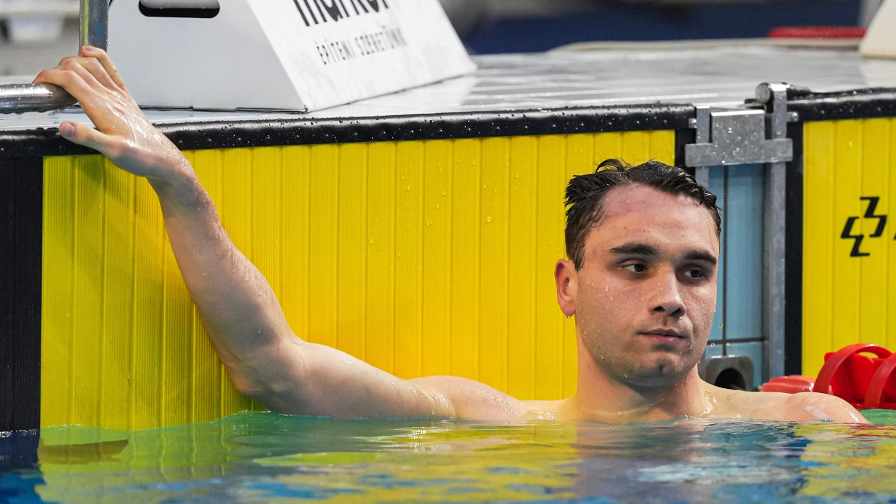 Milák Kristóf a férfi 200 méteres pillangóúszás döntője után az úszók 127. országos bajnokságán a kaposvári Csik Ferenc Versenyuszodában 2025. április 10-én.