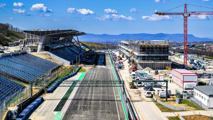 Gőzerővel folyik a Hungaroring átalakítása, már a nézőtér készül - képek