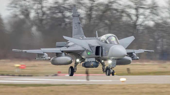 Megorroltak Amerikára, újabb országnak tetszett meg a Gripen