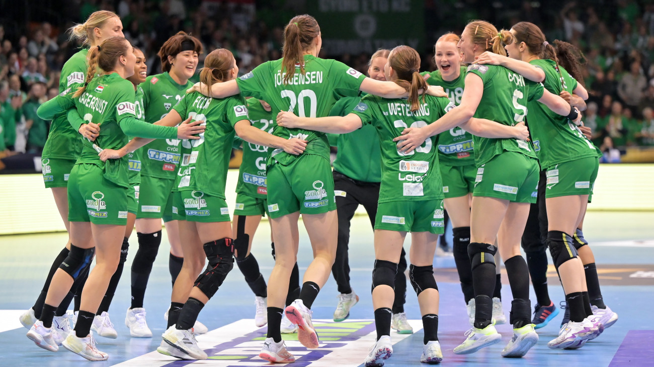 A Győri ETO játékosai, miután 32-19-re nyertek a női kézilabda Bajnokok Ligája B csoportjának 13. fordulójában a HB Ludwigsburg ellen játszott mérkőzésen az Audi Aréna Győr sportcsarnokban 2025. február 16-án.