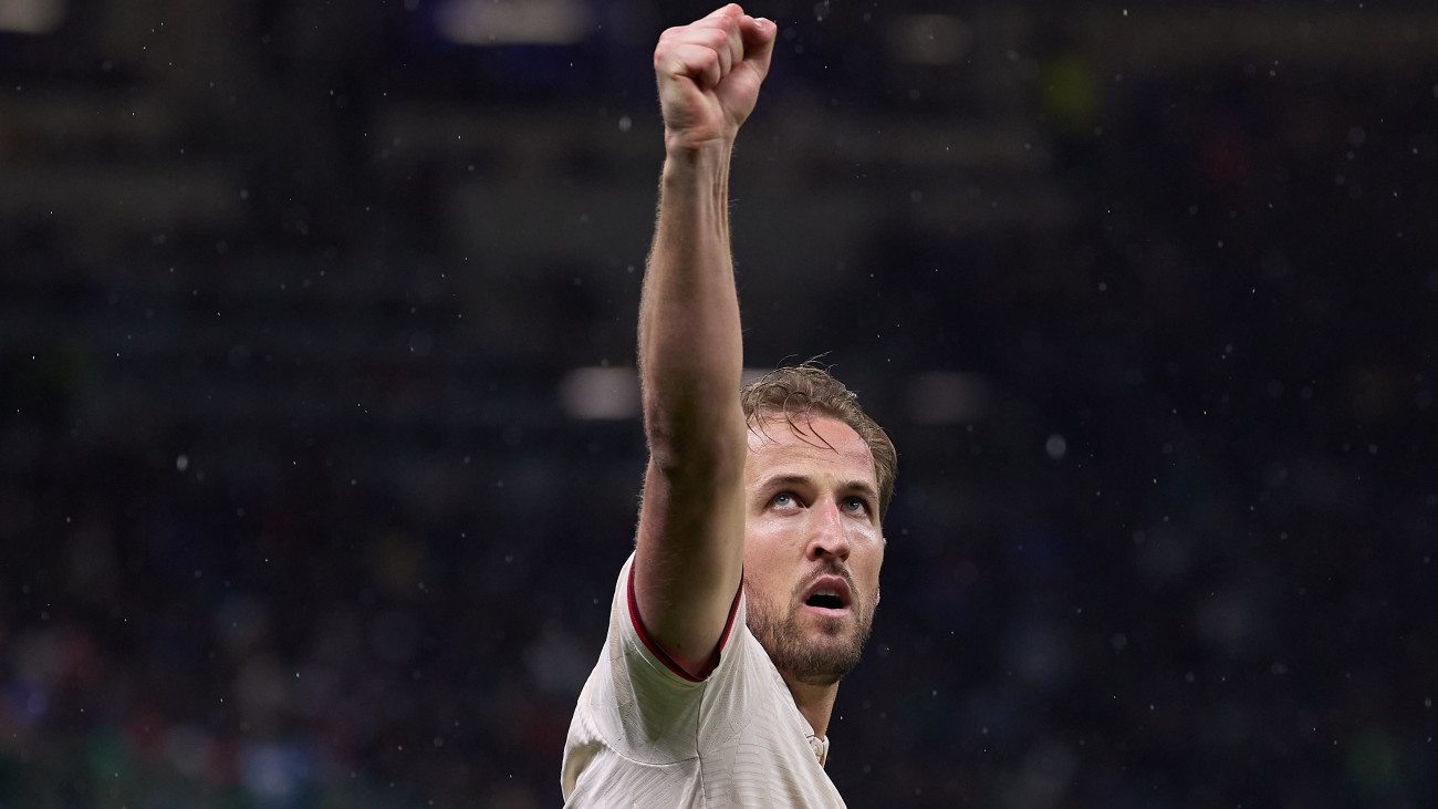 MILAN, ITALY - APRIL 16: Harry Kane of FC Bayern MĂźnchen celebrates after scoring his teams first goal during the UEFA Champions League 2024/25 Quarter Final Second Leg match between FC Internazionale Milano and FC Bayern MĂźnchen at San Siro on April 16, 2025 in Milan, Italy. (Photo by Emmanuele Ciancaglini/Ciancaphoto Studio/Getty Images)