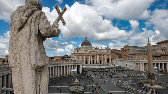 A Szentszék hivatalosan is bejelentette, hogy a pápa januárra a Vatikánba hívatta a bíborosokat