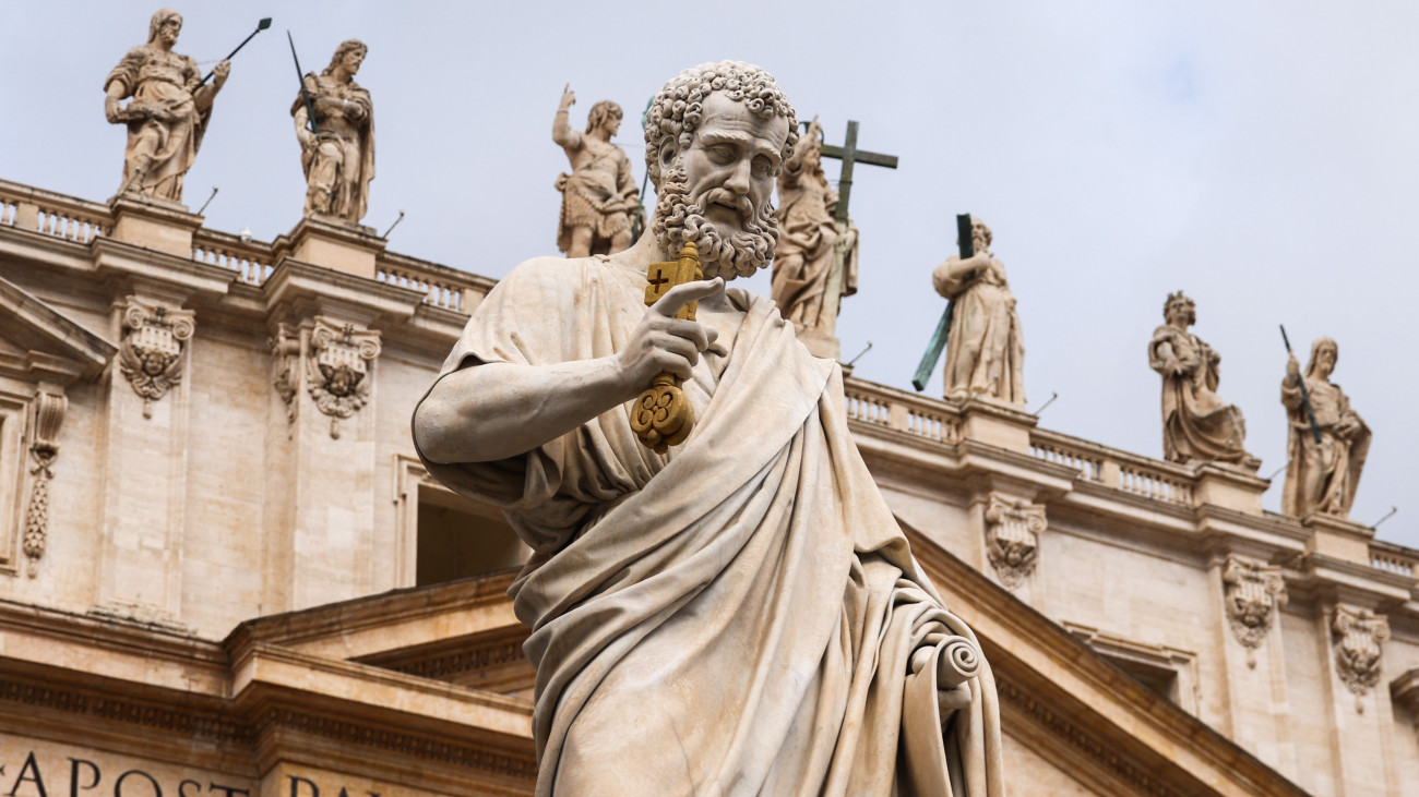 A view on Sain Peter statue in front of Saint Peters Basilica on the second day of the conclave. On May 8th, 2025 in Vatican City, Vatican. (Photo by Beata Zawrzel/NurPhoto via Getty Images)