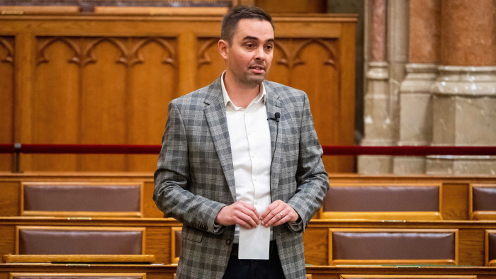 Egy exjobbikos erősítheti a Momentum parlamenti frakcióját