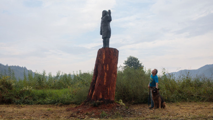 Szlovéniában eltüntették Melania Trumpot