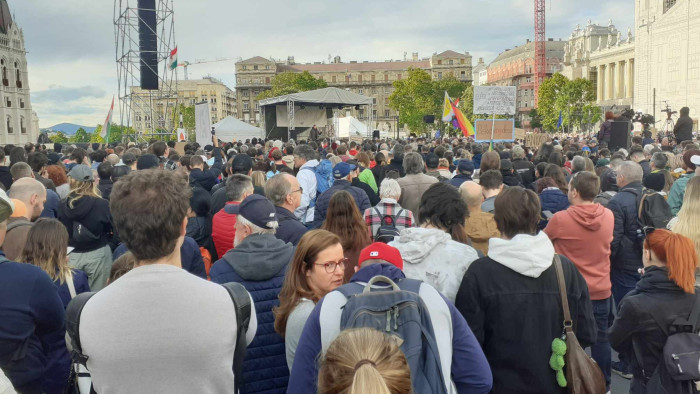 Tiltakozás a bosszútörvény miatt a Kossuth téren
