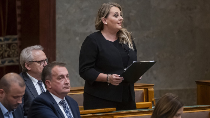 Napirend előtt – „Tényleg ilyen jelent és jövőt akartunk építeni?”