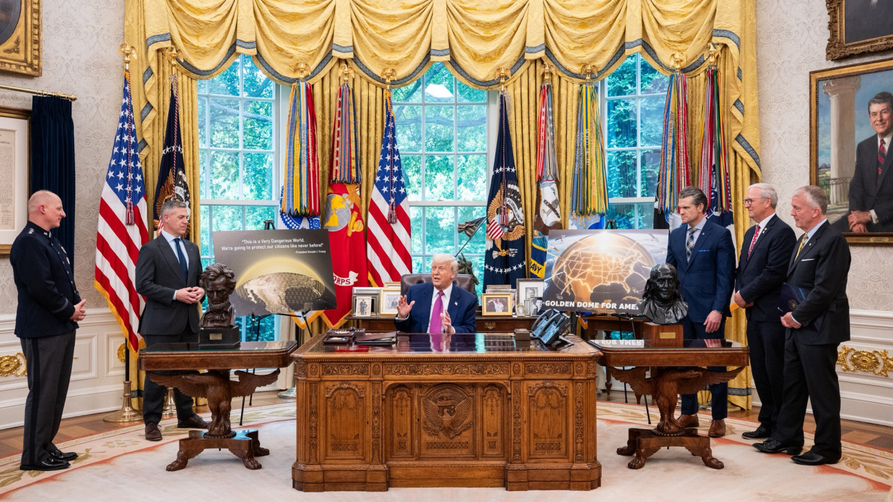 Új amerikai rakétavédelmi pajzs építését jelentette be Donald Trump