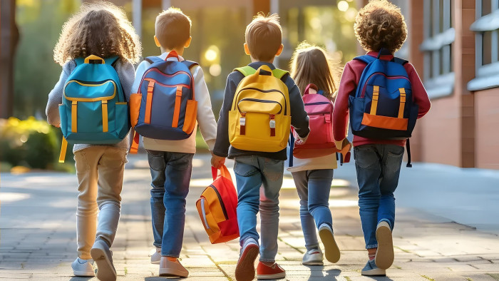 Jó pár utcából kitiltanák az autókat Budapesten – itt a terv