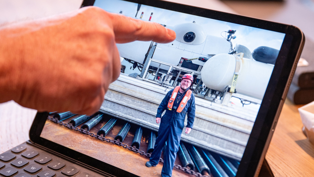 21 June 2023, Bavaria, Straubing: A photo on a tablet shows Arthur Loibl, a former passenger of the Titan, in front of the mini-submarine of the provider Oceangate Expeditions. In 2021, Loibl was one of the first passengers to descend to the Titanic in the mini-submarine. Photo: Armin Weigel/dpa (Photo by Armin Weigel/picture alliance via Getty Images)