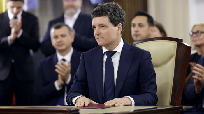 Nicusor Dan lemondással kezdett