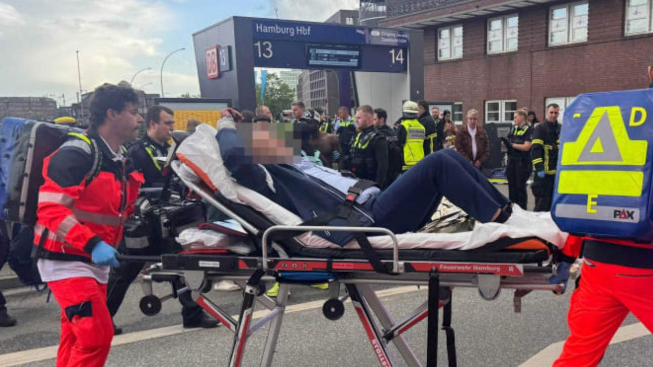 Tizenkét embert megsebesített egy késes támadó a hamburgi főpályaudvaron