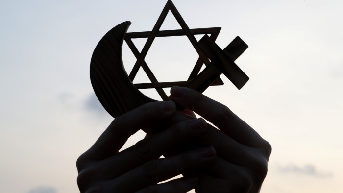 Botrány Franciaországban – összejátszhat a baloldal az intézményrendszerekbe beépülő muszlimokkal?