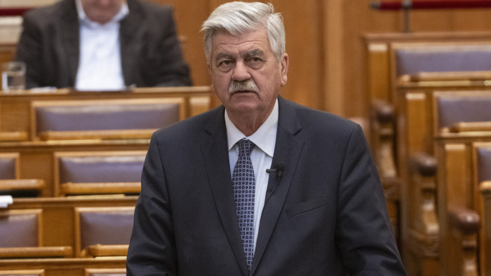 Felentették az agárminiszter helyettesét, a tárca parlamenti államtitkárát