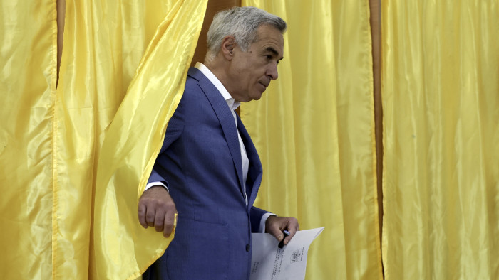 Meglepő bejelentést tett az elnökválasztástól eltiltott Calin Georgescu