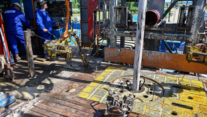 Megfúrták a Liszt Ferenc Repülőteret - fotók