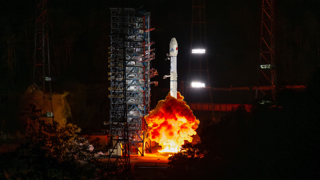 XICHANG, CHINA - MAY 29: A Long March-3B Y110 carrier rocket carrying Chinas Tianwen-2 probe blasts off from the Xichang Satellite Launch Center on May 29, 2025 in Sichuan Province of China. China launched its first asteroid sample-return mission, Tianwen-2, on Thursday, an endeavor to shed light on the formation and evolution of asteroids and the early solar system. (Photo by VCG/VCG via Getty Images)
