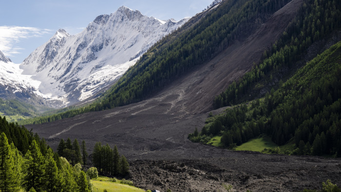 Harangi Szabolcs a svájci kőzetlavináról: még nincs vége, újabb veszély fenyeget