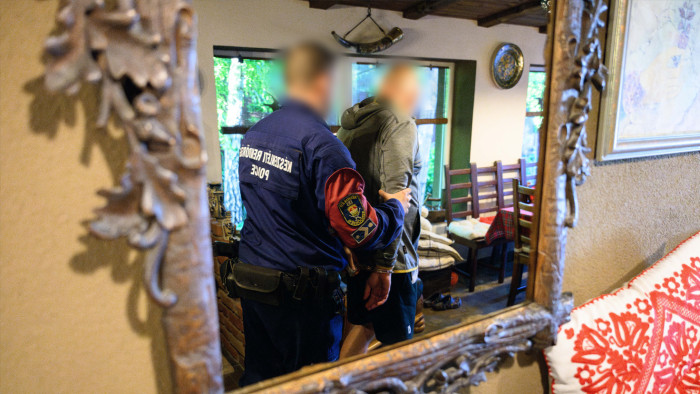 Gyomorforgató részletek az intézetis lányok futtatásának ügyében