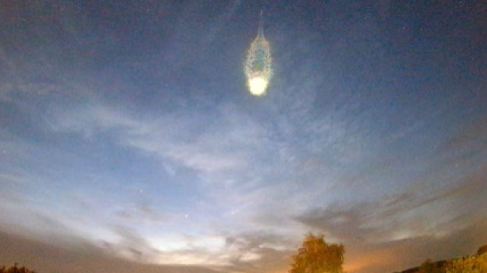 Rejtélyes tűzgömb száguldott át az égen – videó