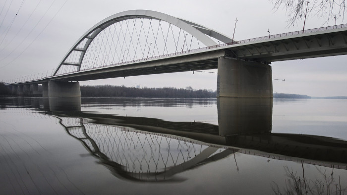 Fontos Duna-hidat zárnak le a hétvégén