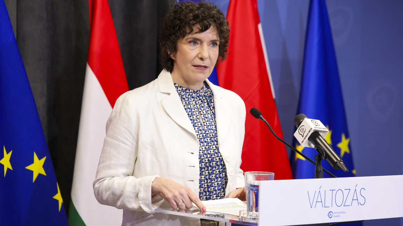 Budapest, 2025. június 3. Dobrev Klára, a Demokratikus Koalíció (DK) megválasztott elnöke első pártelnöki sajtótájékoztatóján a DK budapesti központjában 2025. június 3-án. MTI/Hegedüs Róbert